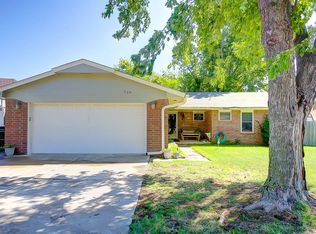 728 N Robinson Ave, Moore, OK 73170