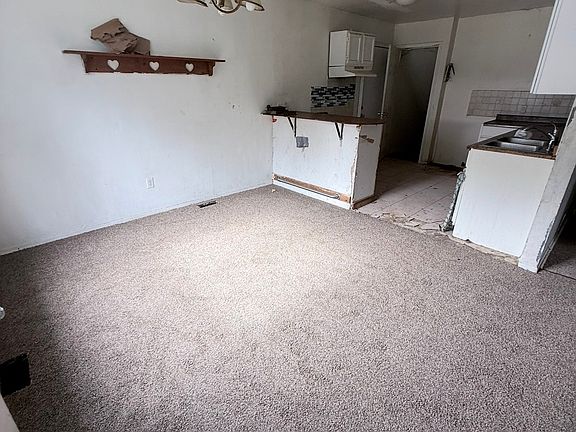 5th image of 2601 Torrance St