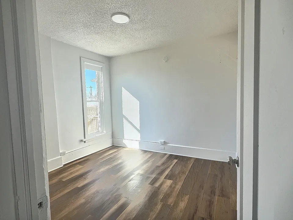 630 E Market St #4