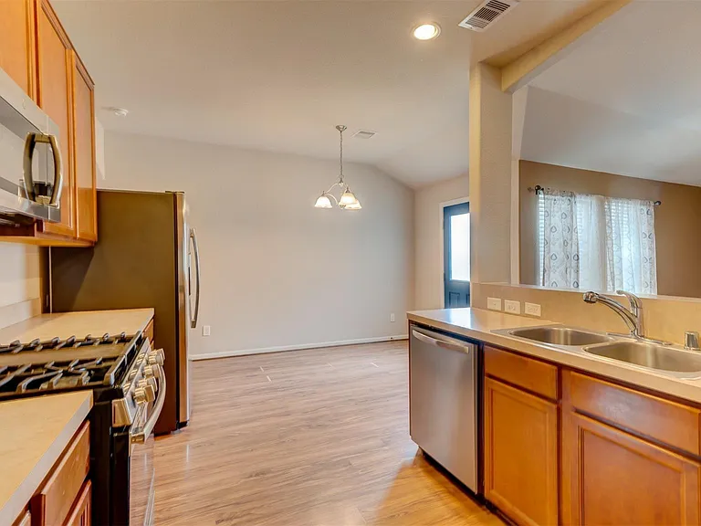 2831 Lockeridge Bend Dr — Photo 8