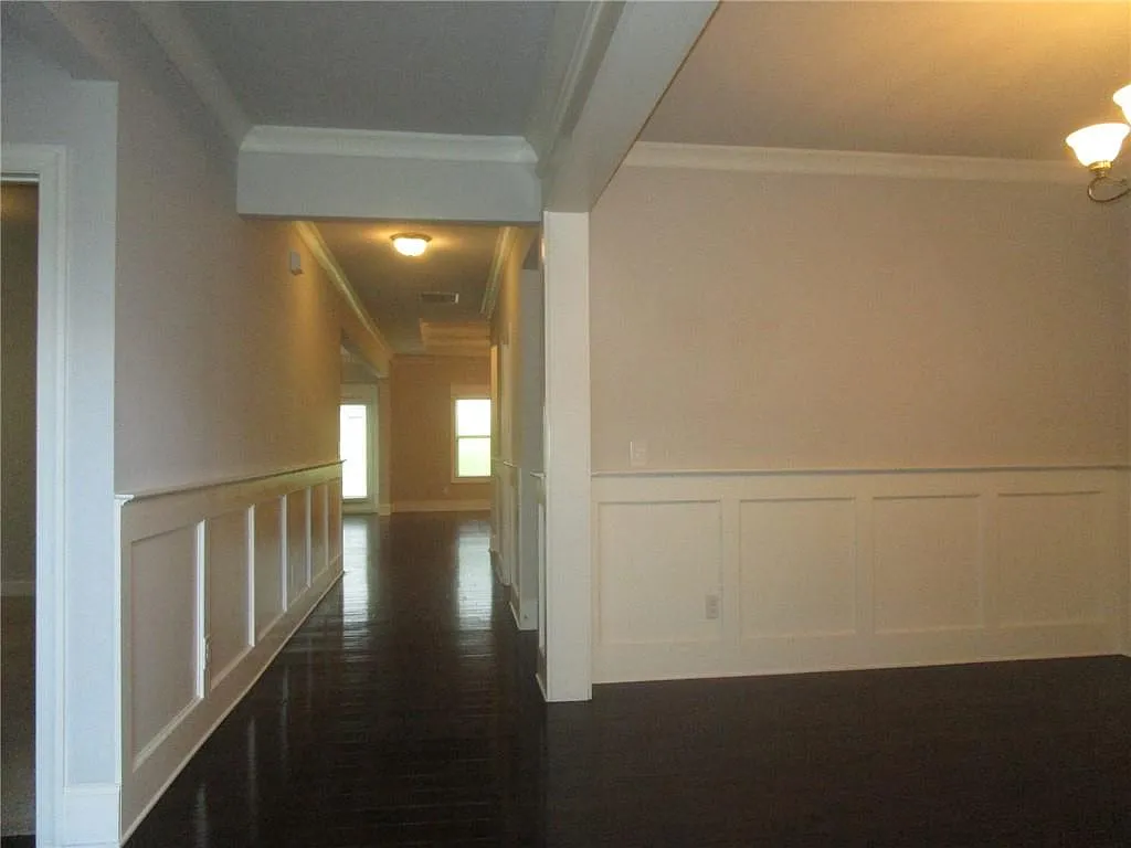 4 bed, 3.5 bath, 2575 sqft, $2,400 — Photo 3