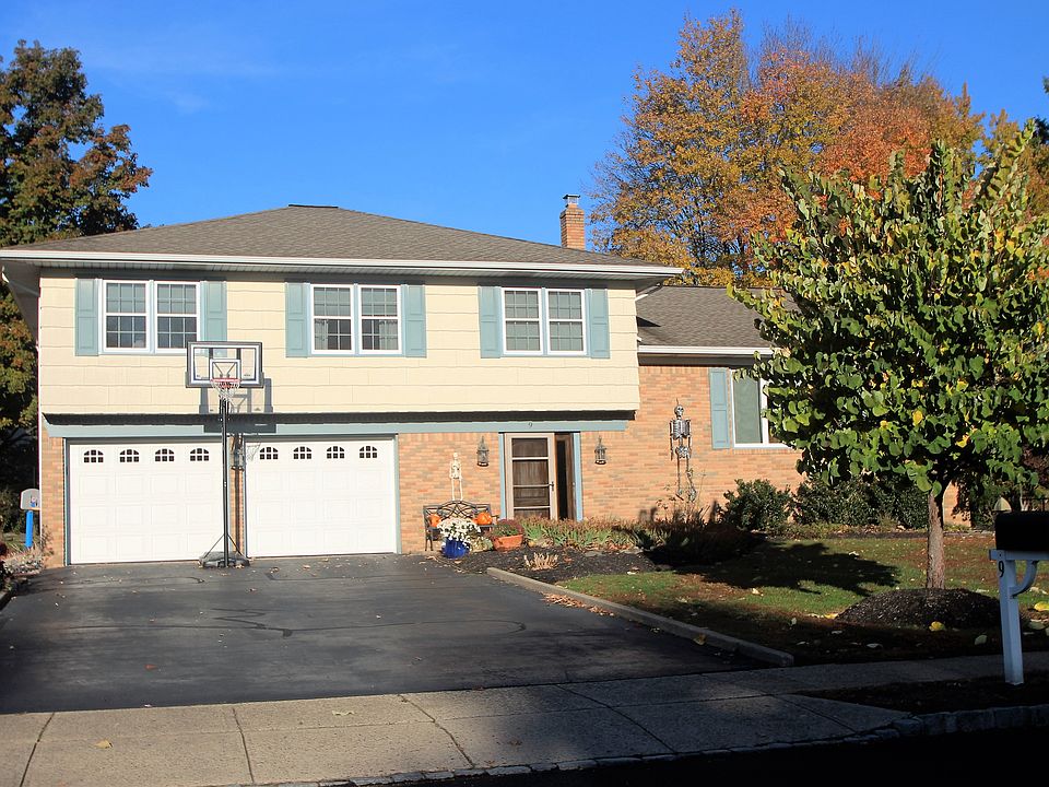 1st image of 9 Francavilla Dr