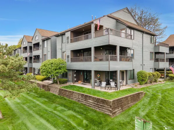 2465 Riverside Dr APT 113, Trenton, MI 48183