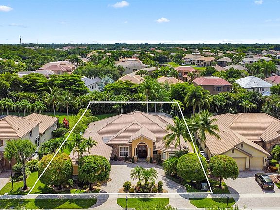 3rd image of 10758 Versailles Boulevard