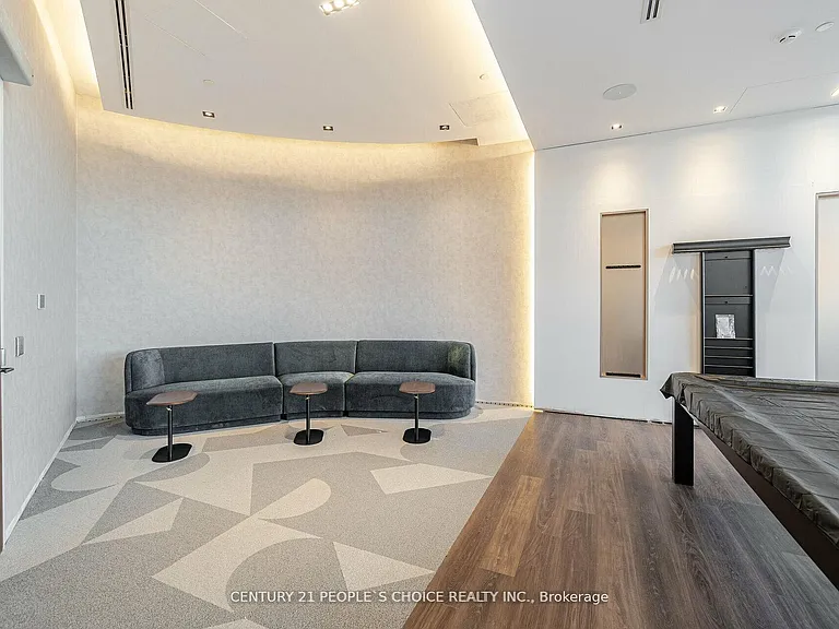 509 Dundas St W #711 — Photo 32