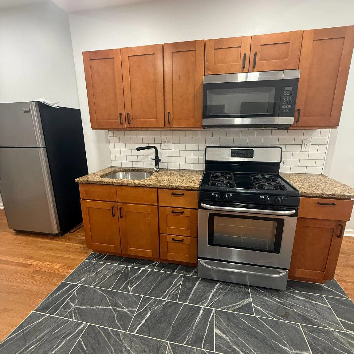 Studio, 1.0 bath, 325 sqft, $1,250 — Photo 3