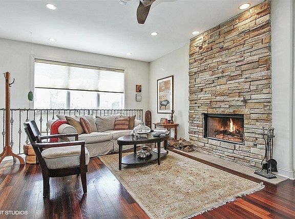 2nd image of 2632 W Evergreen Ave #1W