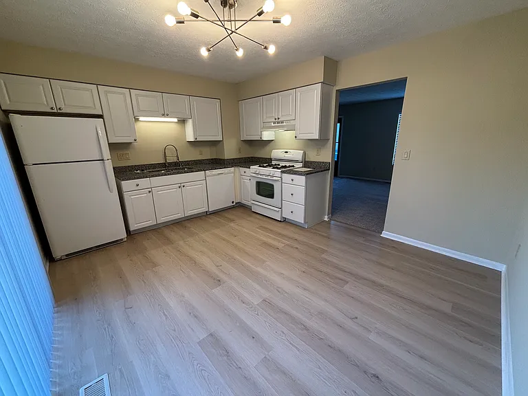 1888 Stoneview Ct — Photo 6
