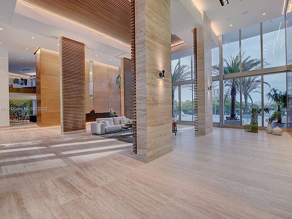2nd image of 16385 Biscayne Blvd Unit 2616