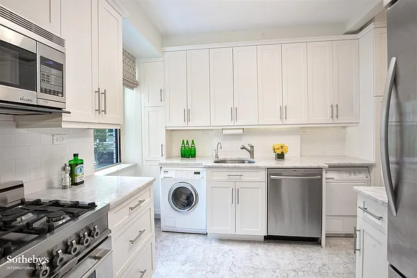 Sold by Sotheby's International Realty | media 16