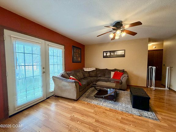 4th image of 608 Valley View St