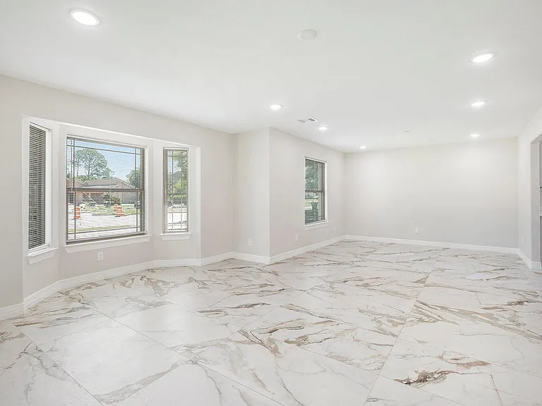 7711 Antoine Dr — Photo 7