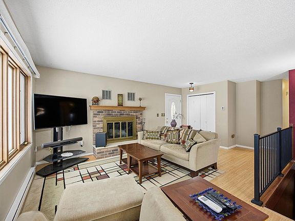 3rd image of 2811 26th Street Cir S