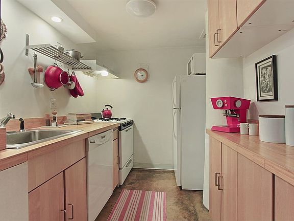 3rd image of 720 Greenwich St #1M