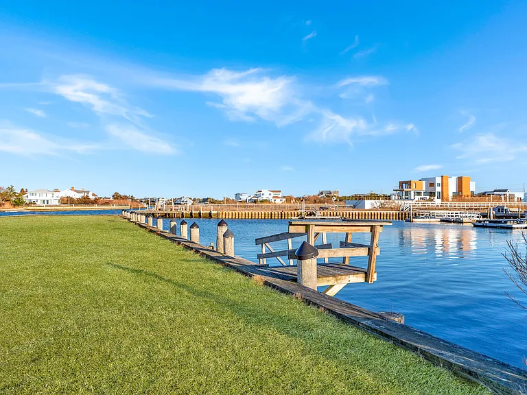 1 Waters Edge Dr — Photo 6