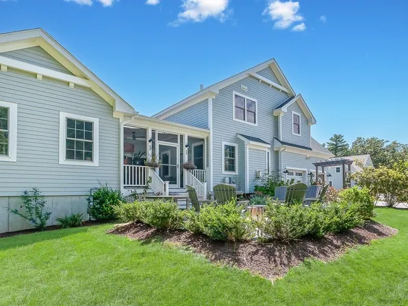 25 Split Rock Ln, Mattapoisett, MA 02739
