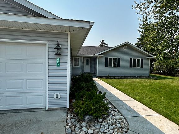 2nd image of 607 Desta St