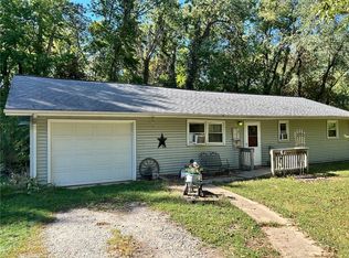 618 Burtner Dr, Oakland, IL 61943
