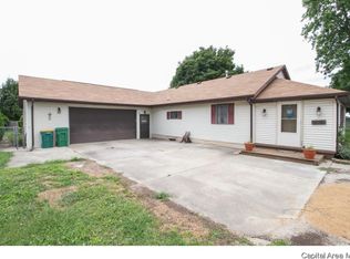 460 Walnut St, Dawson, IL 62520