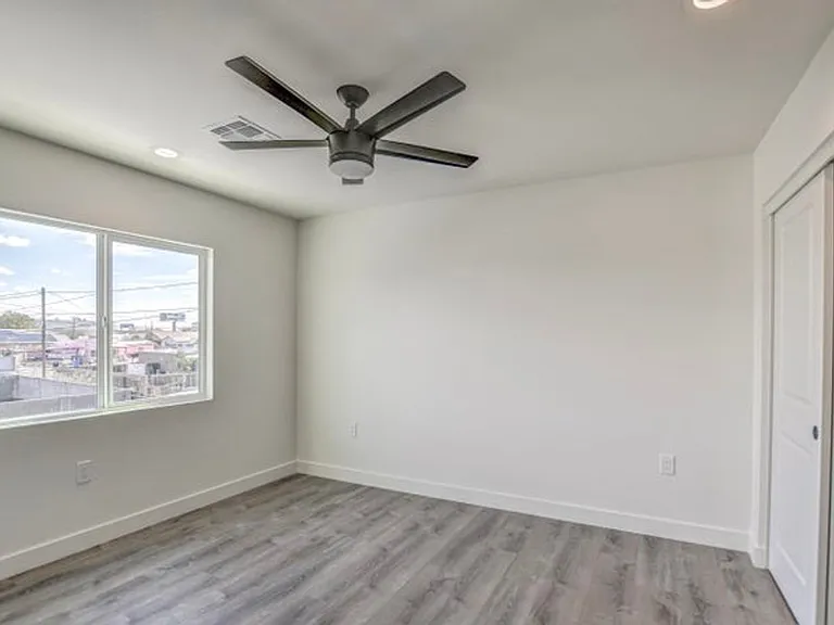 Versatile home in the heart of Phoenix — Photo 9