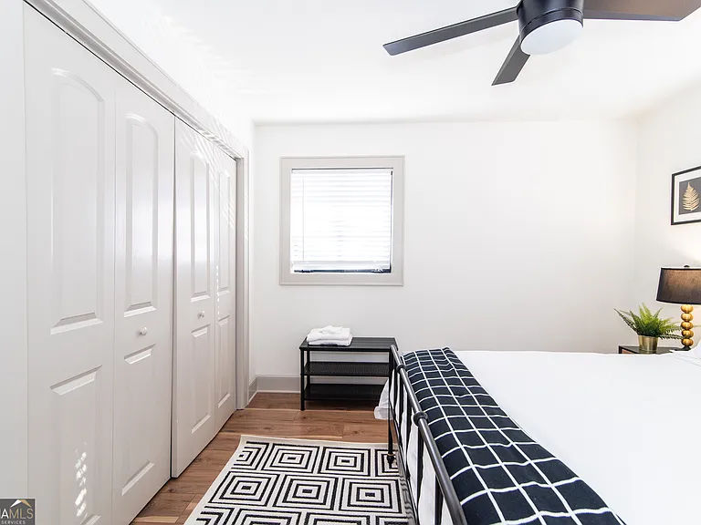 907 White St SW — Photo 12