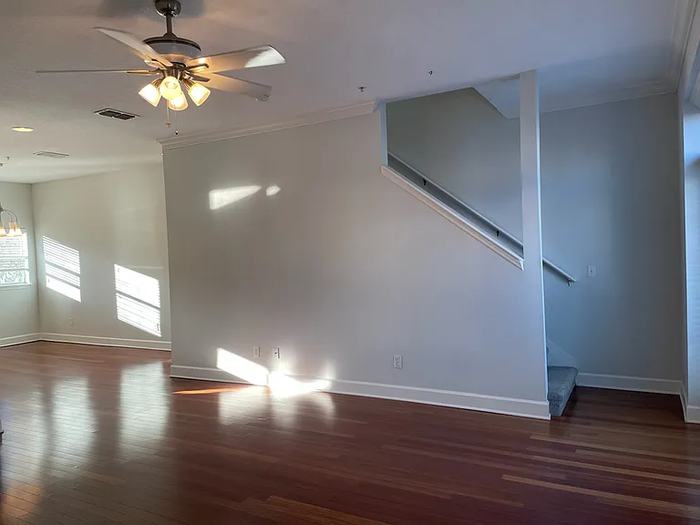 407 S Oregon Ave — Photo 22