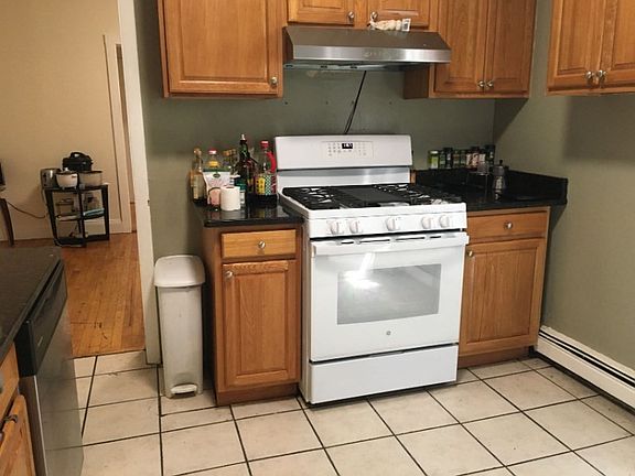 5th image of 46 Park Vale Ave APT 1