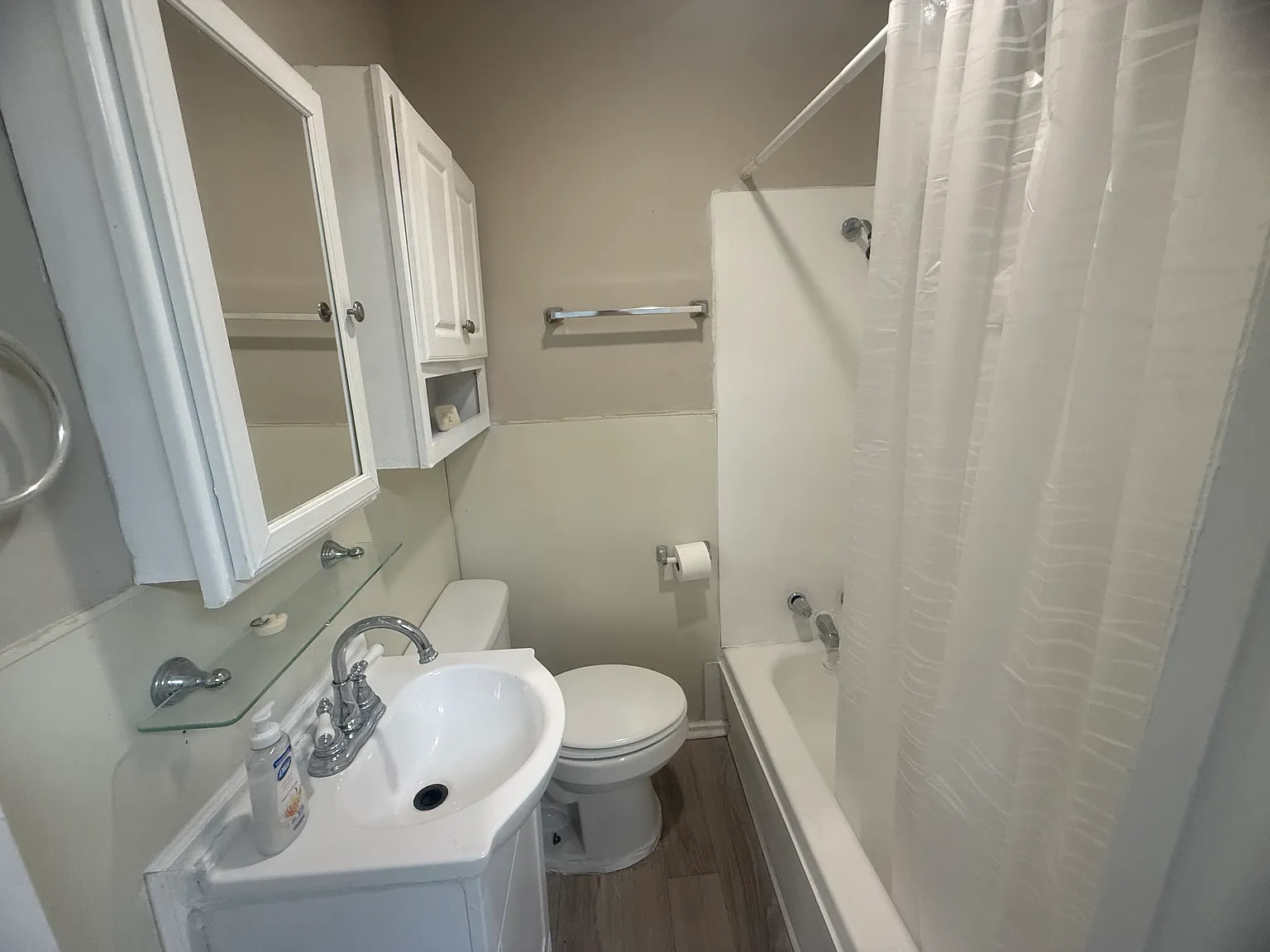 1 bed, $860 — Photo 3