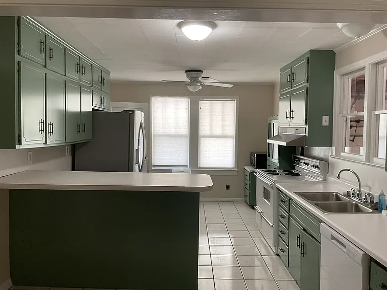 304 Calhoun St — Photo 2