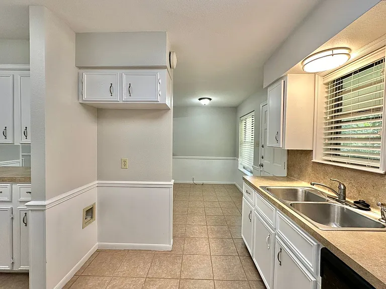2448 Holly Ln — Photo 12