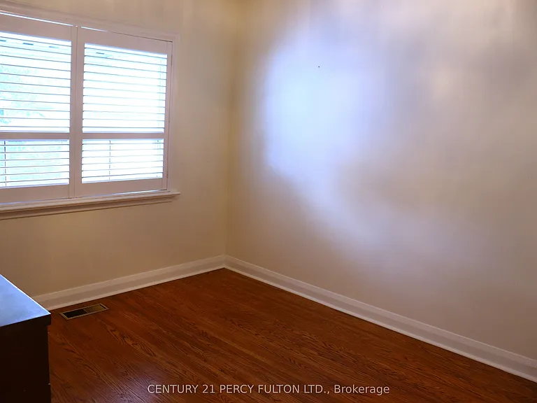 110 Gilroy Dr — Photo 13