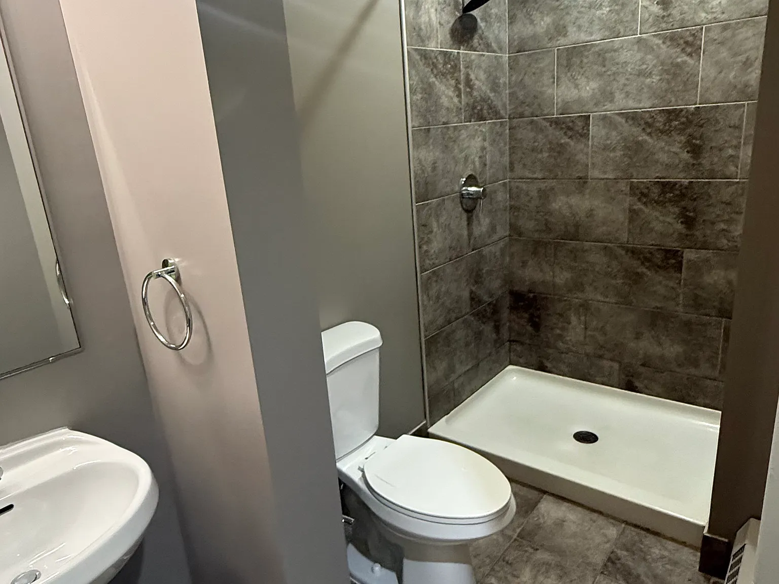 1 bed, 1100 sqft, $1,000 — Photo 2
