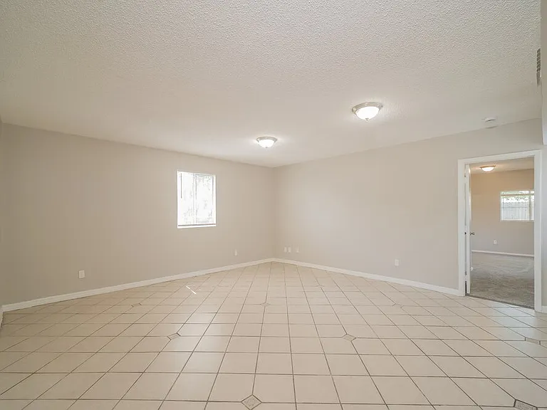 1322 SE 12th St — Photo 3