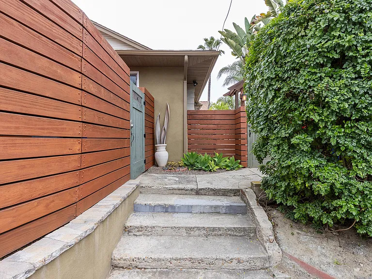 805 Regal Rd — Photo 38