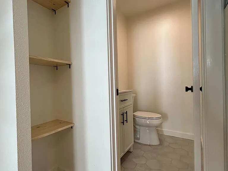 529 W. Victoria - 1236 San Pascual — Photo 17