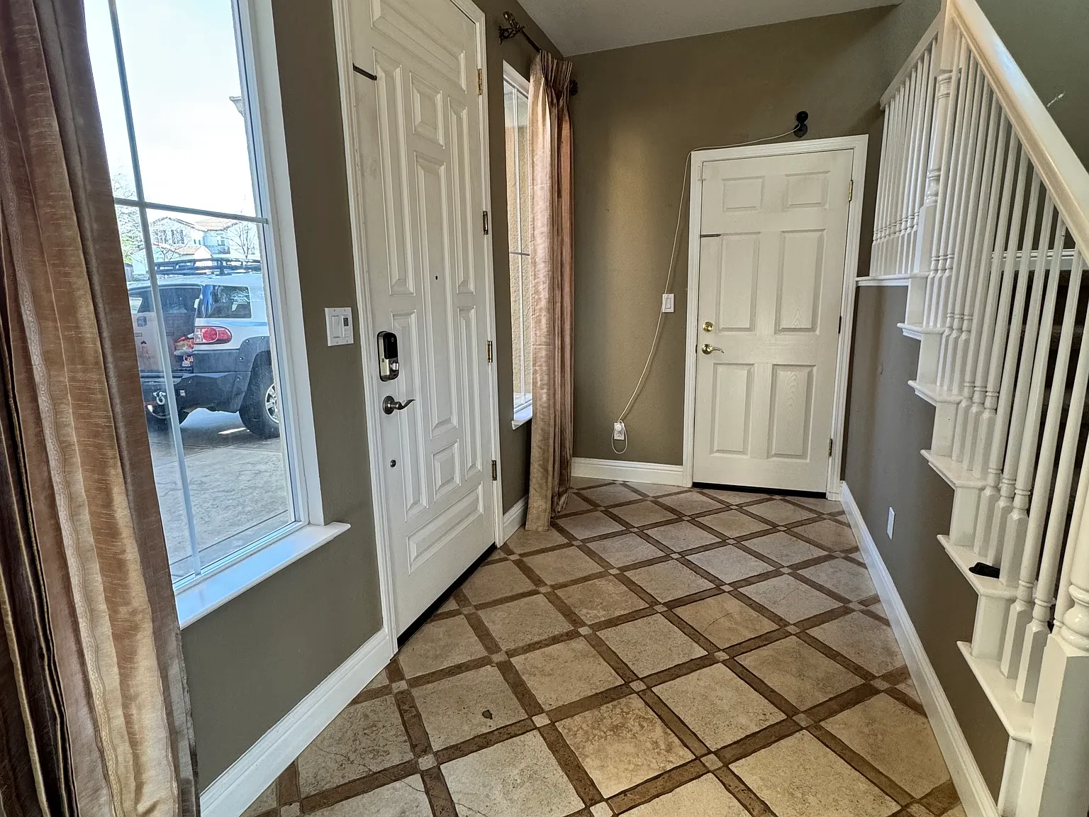 5 bed, 3198 sqft, $4,200 — Photo 4