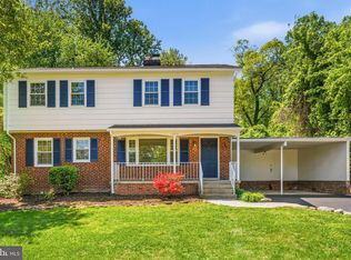 10705 Oak Pl, Fairfax, VA 22030