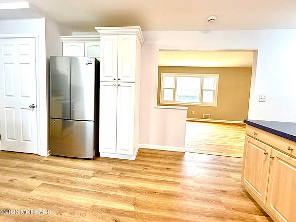 2nd image of 27 Runyon Avenue