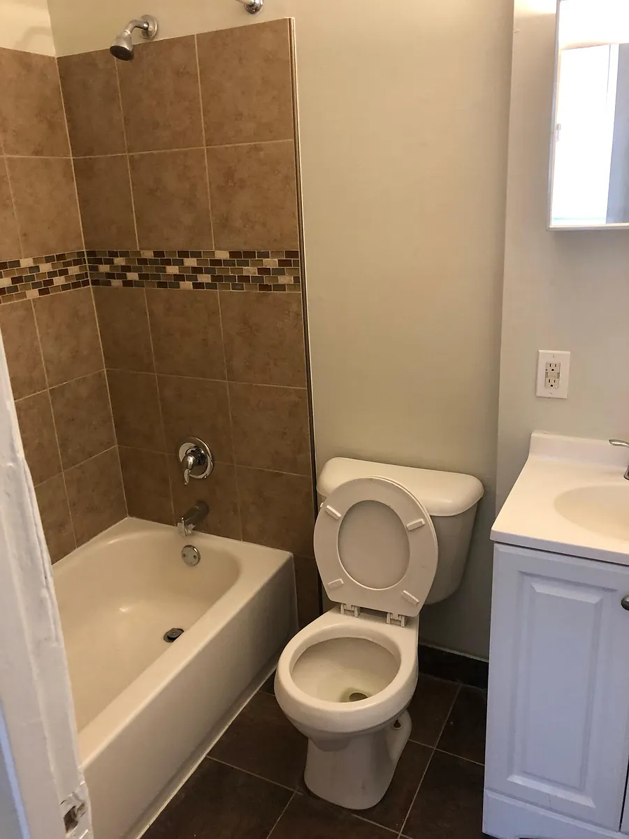 Photo 2 of 19 - 212 E Clifton Ave #11 - Cincinnati, OH Building Photo - 212 E Clifton Ave #11