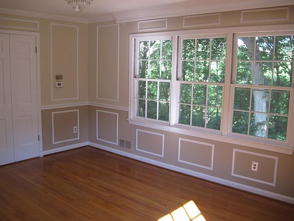 1404 Cola dining room looking over woods