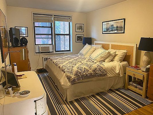 4th image of 110 Bank St APT 3F