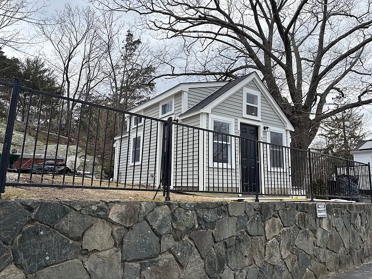 20 Pleasant St — Photo 1