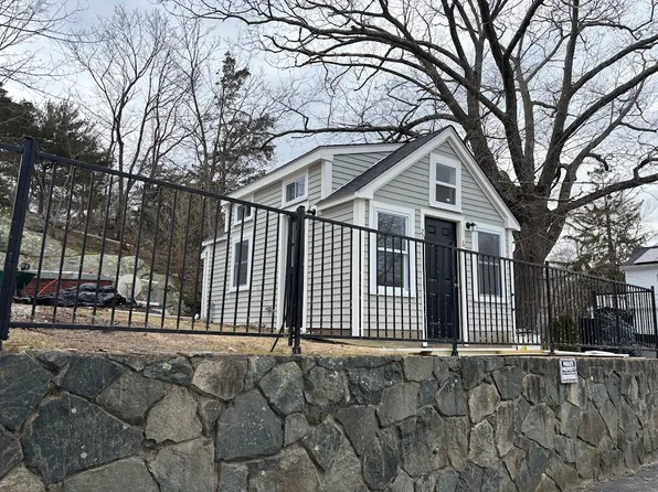 20 Pleasant St, Cohasset, MA 02025
