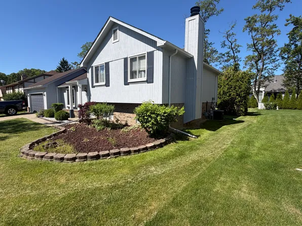 741 Kentucky Dr, Rochester Hills, MI 48307