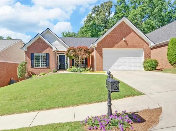 922 Brenau Point Dr, Gainesville, GA 30501