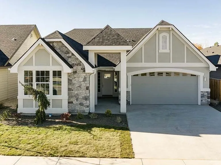 6845 N Sunglow Ave — Photo 1