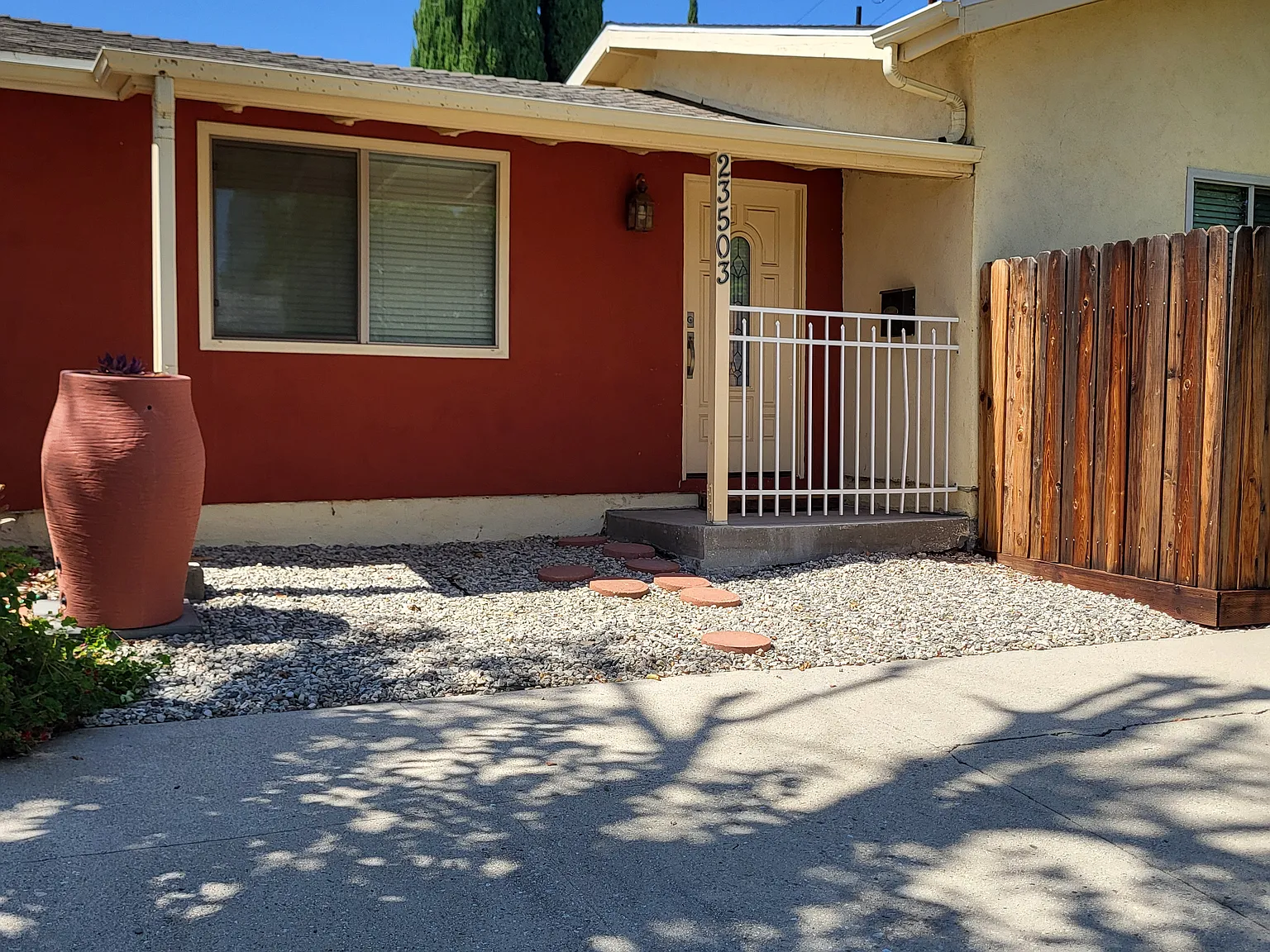 2 bed, 870 sqft, $2,600 — Photo 2