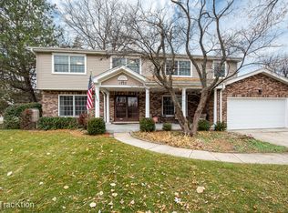 1222 Barneswood Dr, Downers Grove, IL 60515
