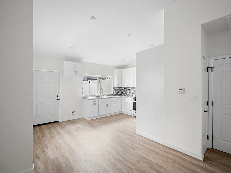 10321 Sherman Grove Ave — Photo 6