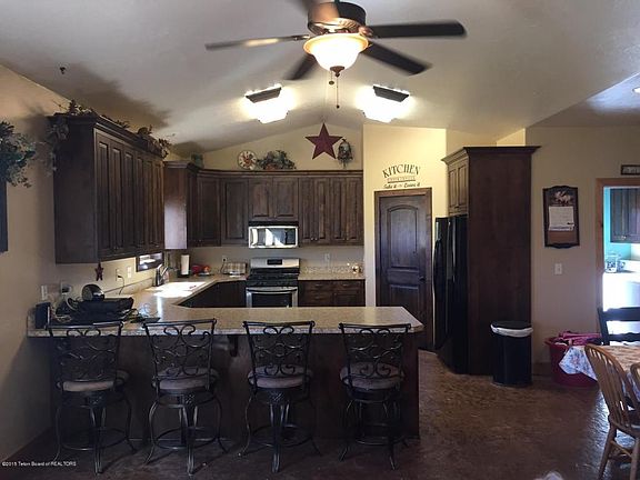 4th image of 4687 Country Club Dr